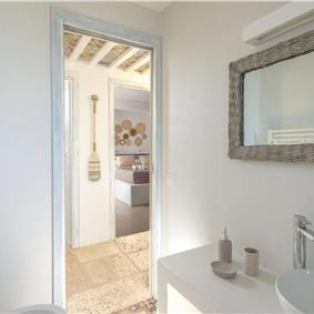 4 bedroom villa with infinity pool, Alcamo, sleeps 6-8